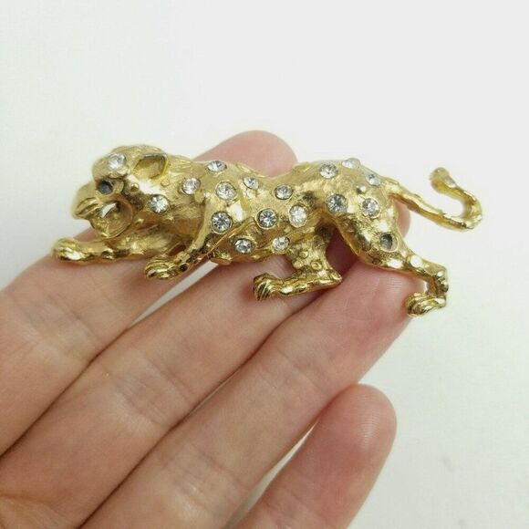 Vintage Big Cat Brooch Gold Tone Rhinestone On the Prowl Lapel Pin Missing Stone - Picture 7 of 7